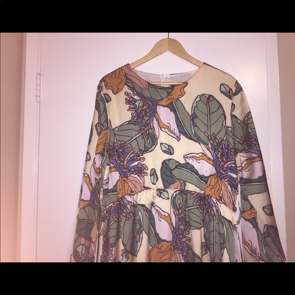 Gorgeous Silky Floral Dress (includes belt) NEW!!! - Picture 3 of 5